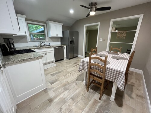 The Nest - centrally located - 2 bed / 1 bath home