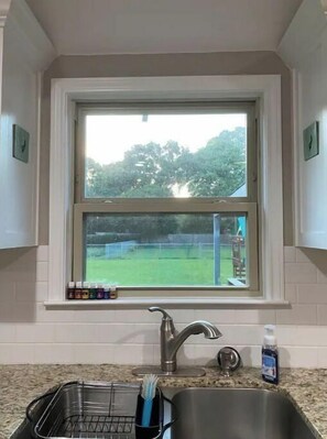 Interior - The Nest - centrally located - 2 bed / 1 bath home (Groves)
