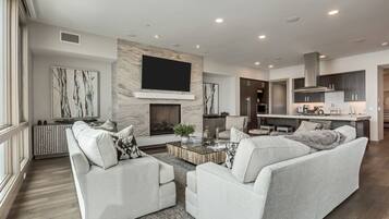 Suite, 5 Bedrooms | Living room
