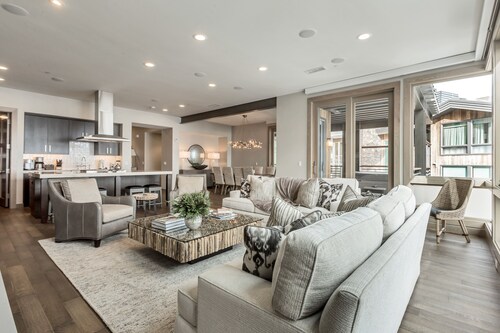 Platinum Two Bedroom 2 Apartment Hotel by RedAwning