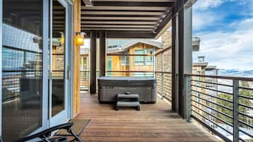 Suite, 2 Bedrooms | Property grounds
