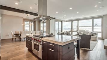 Suite, 2 Bedrooms | Private kitchen