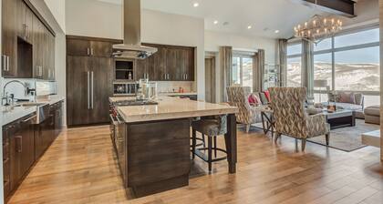 Three Bedroom Penthouse 3 Apartment Hotel by RedAwning