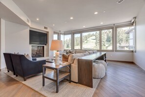 Suite, 3 Bedrooms | Living room