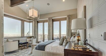 Two Bedroom Penthouse 2 Apartment Hotel by Redawning