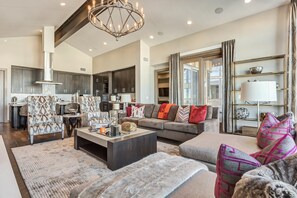 Suite, 2 Bedrooms | Living room