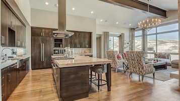 Suite, 2 Bedrooms | Private kitchen