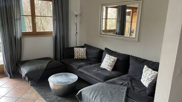 TV, DVD player, books, stereo