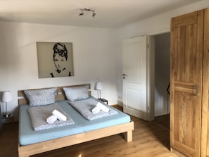 4 Schlafzimmer, Bügeleisen/Bügelbrett, Reisekinderbett, kostenloses WLAN