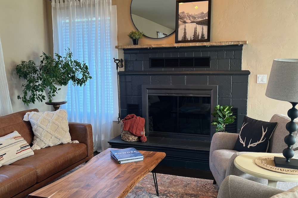 Cozy 2BR “Mountain Cottage”- Centrally located in the heart of Eagle