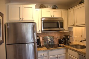 Fridge, microwave, oven, stovetop - 1107 Pinnacle Resort Suite Walk to Sledding Hill (Beech Mountain)