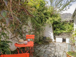 Property grounds - 2 Gateside Cottages (Coniston)