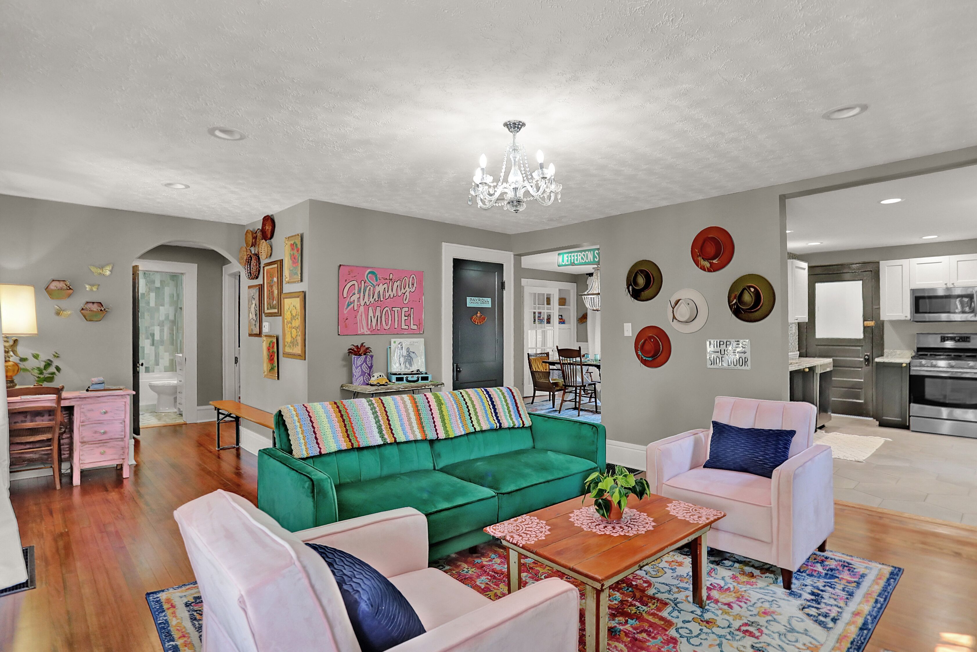 Hot Tub-Downtown Franklin-Sleeps 7