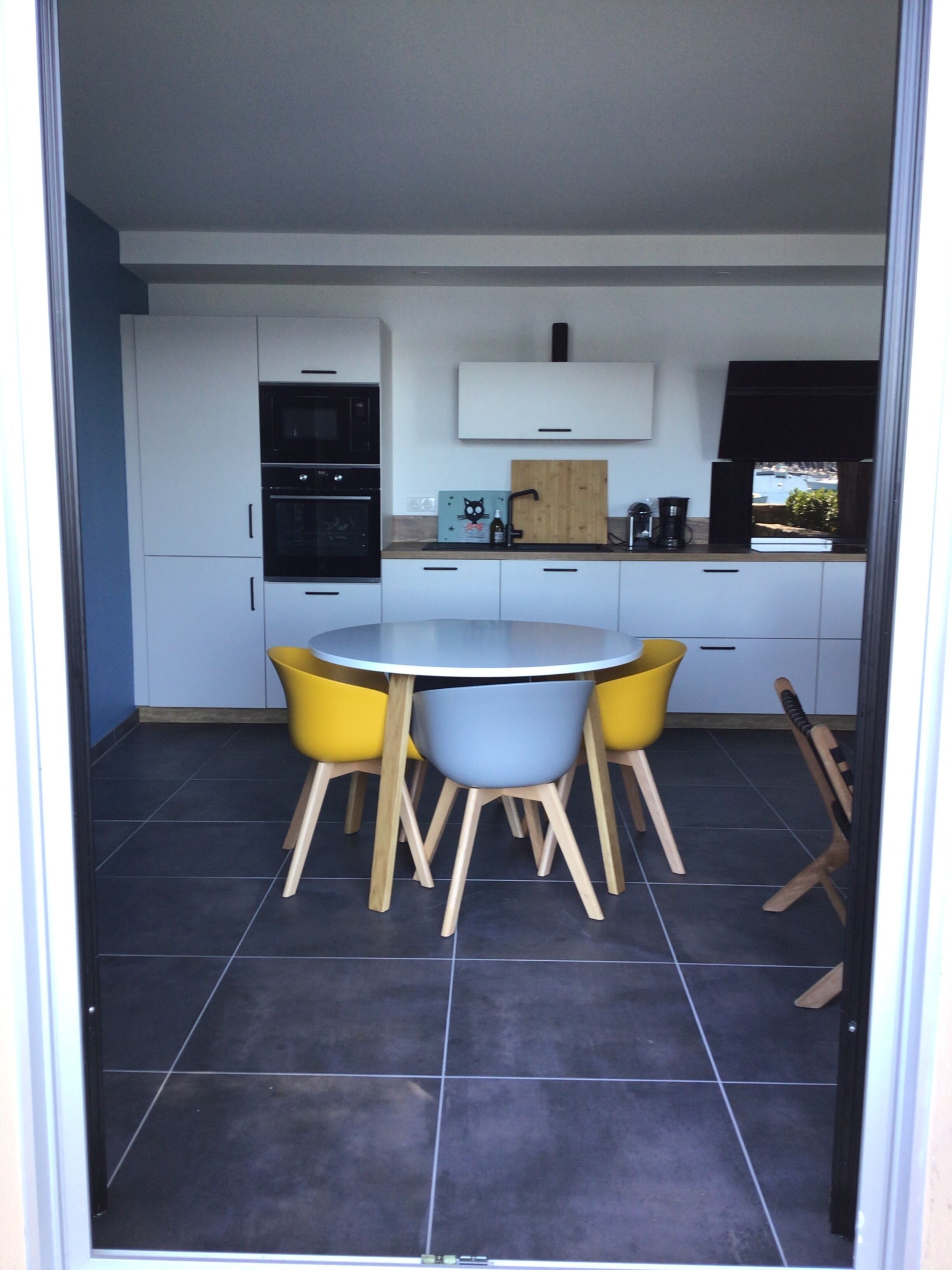 冰箱、微波炉、烤箱、炉灶