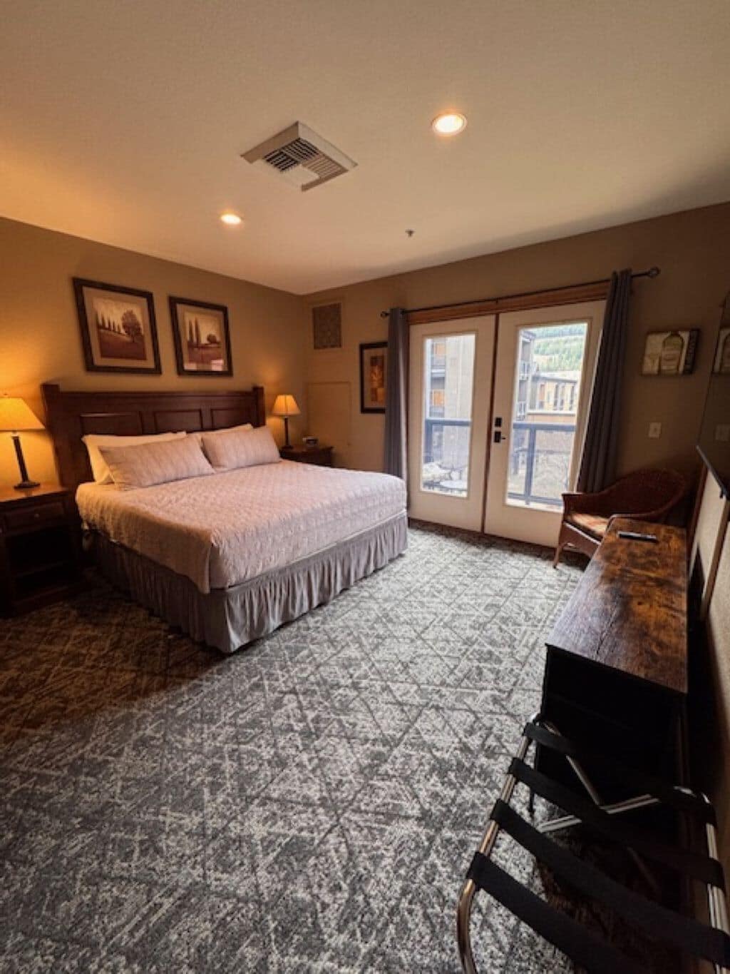 1 bedroom, iron/ironing board, travel cot, free WiFi