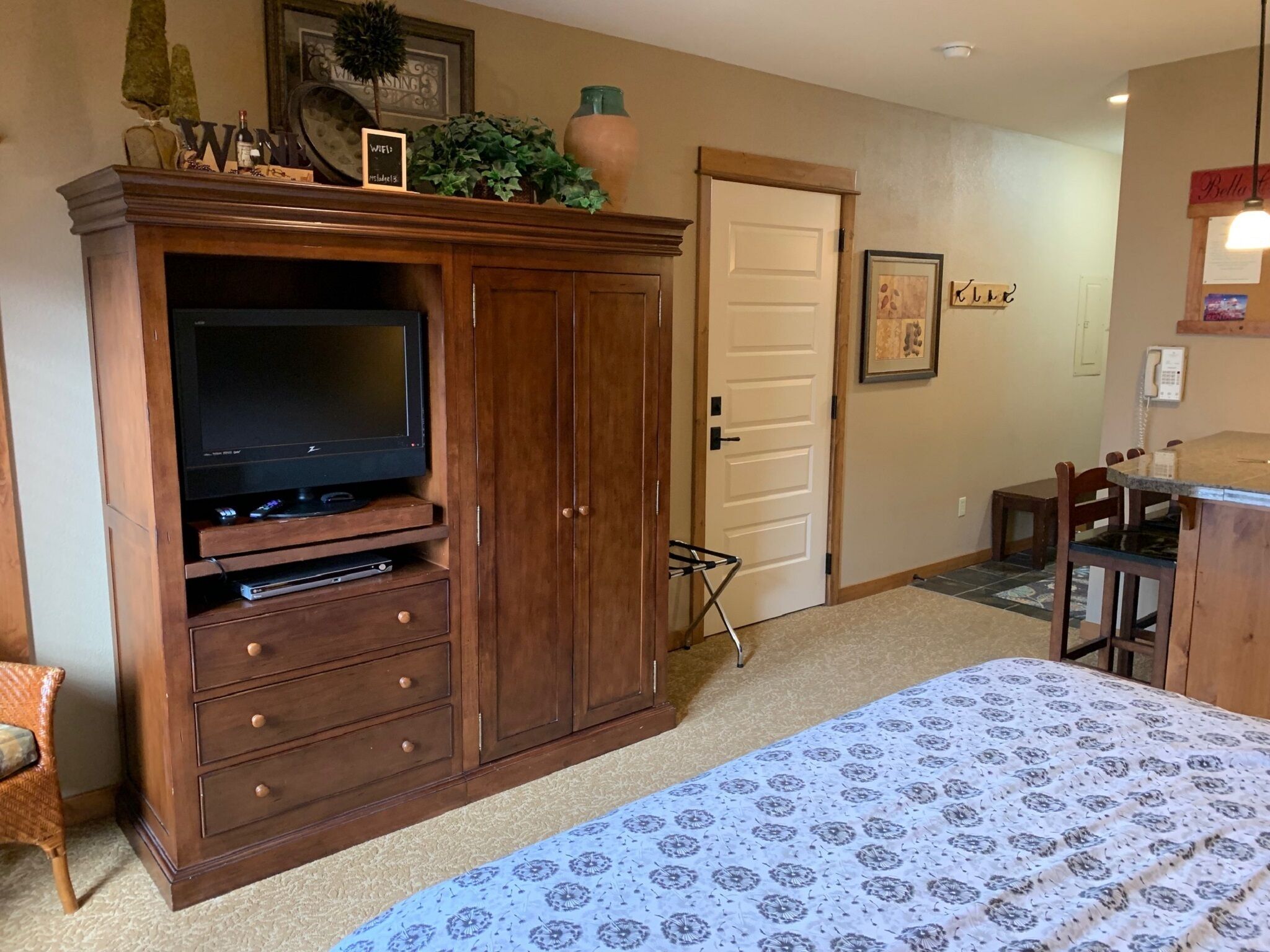 Wine 🍇Resort Room *Snow * Mtn Bike * Hiawatha *