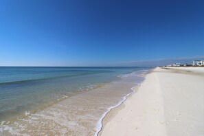 Una spiaggia nelle vicinanze