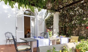 Outdoor dining - Villa Bianca Capri (Capri)