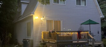 M-22 home, 3 min to Lake Michigan and surrounded by hiking trails!