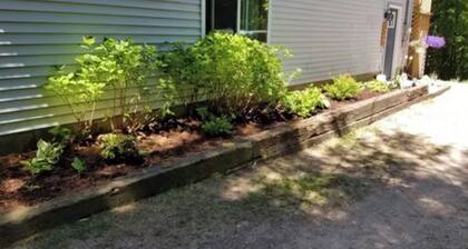 M-22 home, 3 min to Lake Michigan and surrounded by hiking trails!