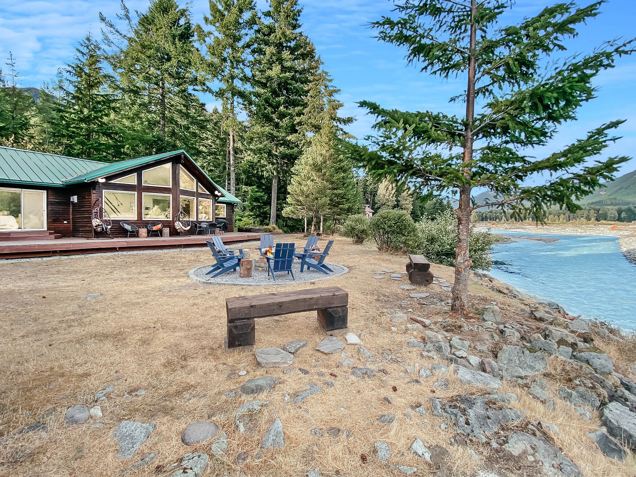 Th River House- Riverfront cabin with hot tub, fire pit and gazebo- New Owner