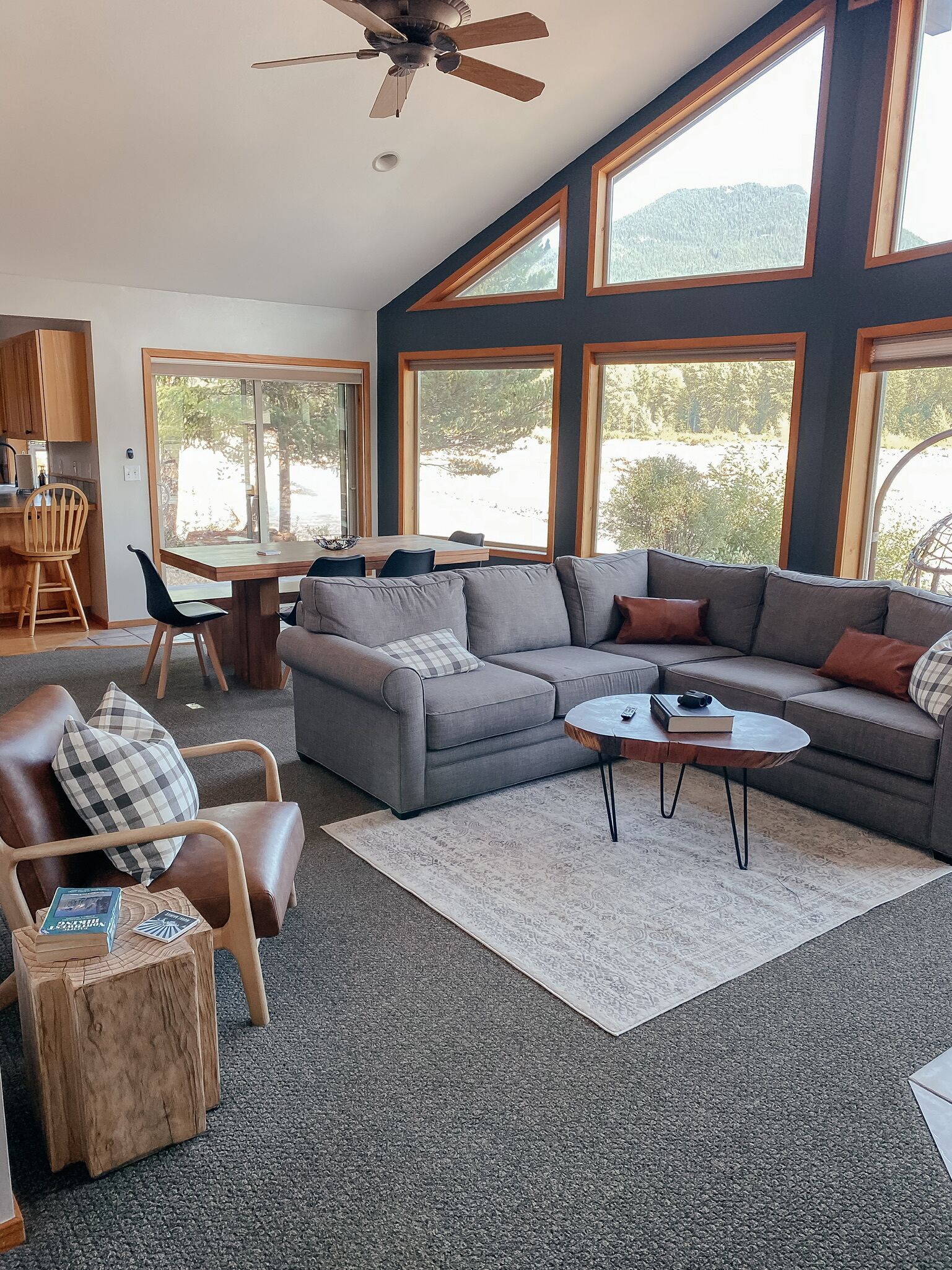 Th River House- Riverfront cabin with hot tub, fire pit and gazebo- New Owner