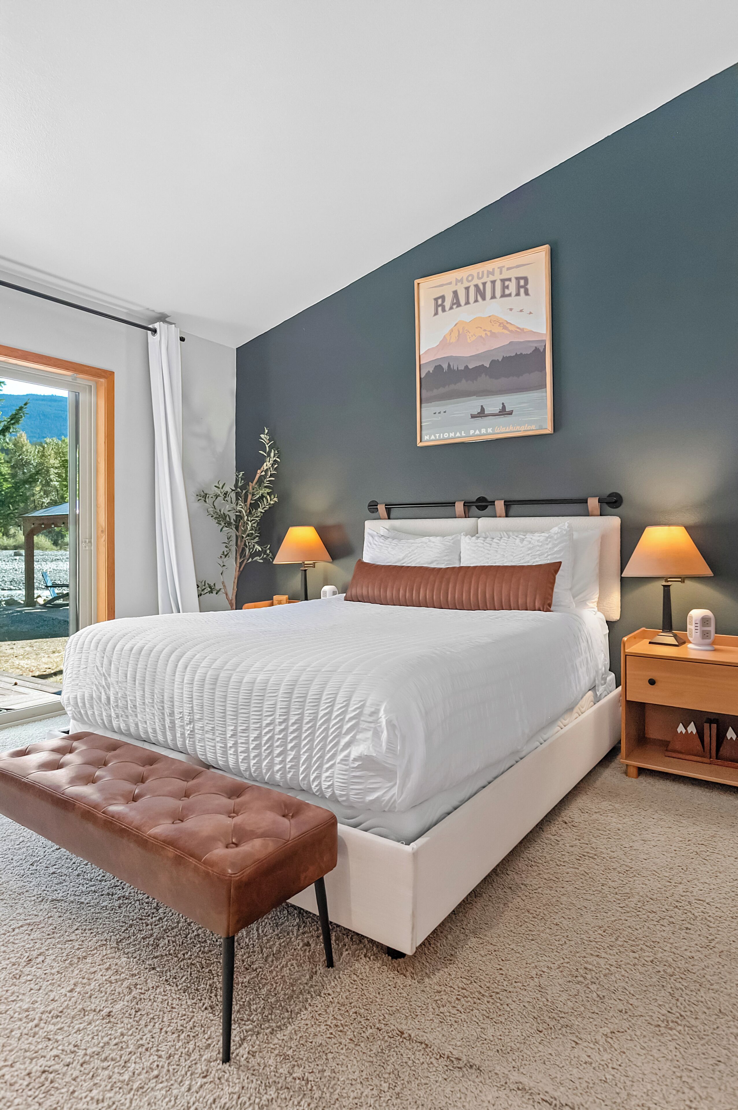 4 bedrooms, desk, iron/ironing board, free WiFi