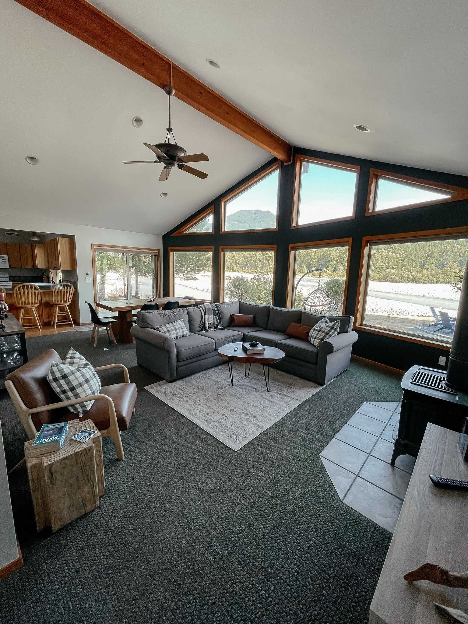 Th River House- Riverfront cabin with hot tub, fire pit and gazebo- New Owner