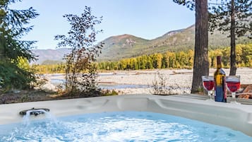 Bañera de hidromasaje al aire libre