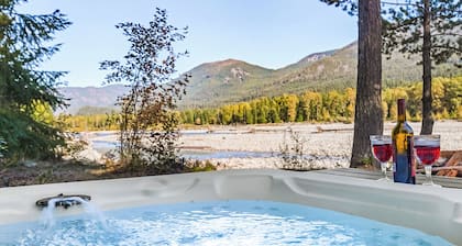 Th River House- Riverfront cabin with hot tub, fire pit and gazebo- New Owner