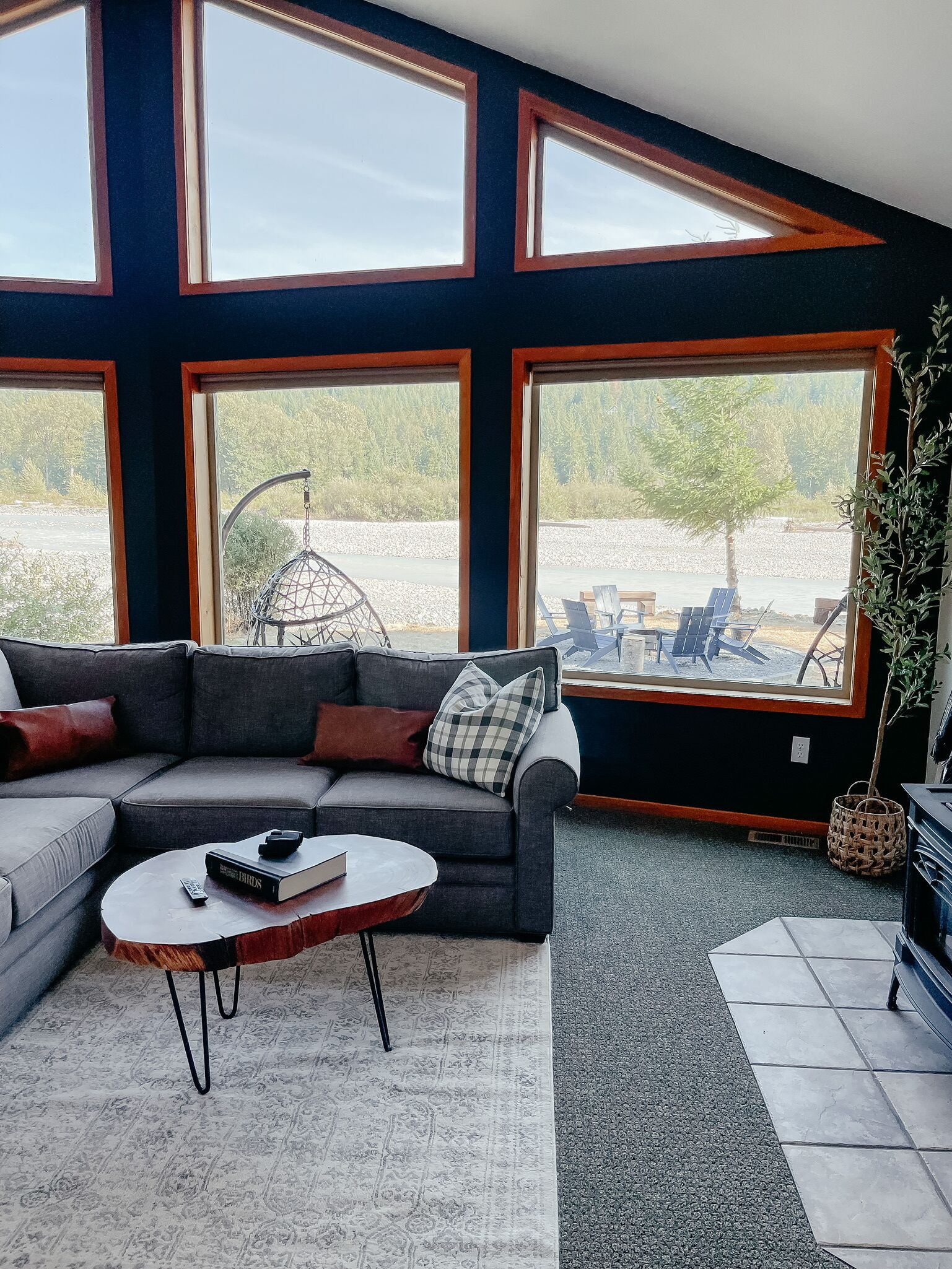 Th River House- Riverfront cabin with hot tub, fire pit and gazebo- New Owner