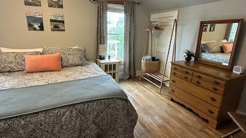 3 habitaciones, tabla de planchar con plancha, wifi y ropa de cama