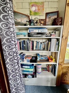 Games room - Cozy Arts & Crafts Home in the Heart of Lubec! Walk to all local amenities. (Lubec)