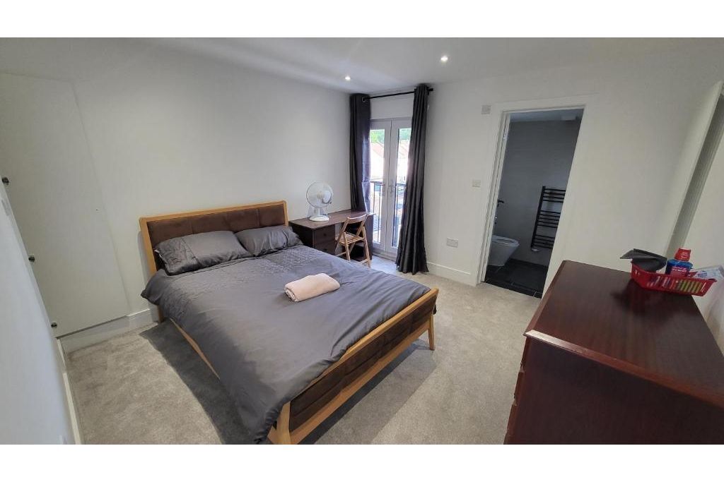 Cosy, family friendly large 4-Bed House. Close to Bluewater & Lakeside shopping.