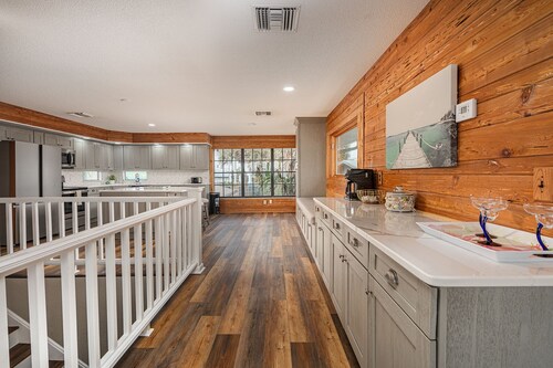 Margarita Manor - Oceanfront Pool Home