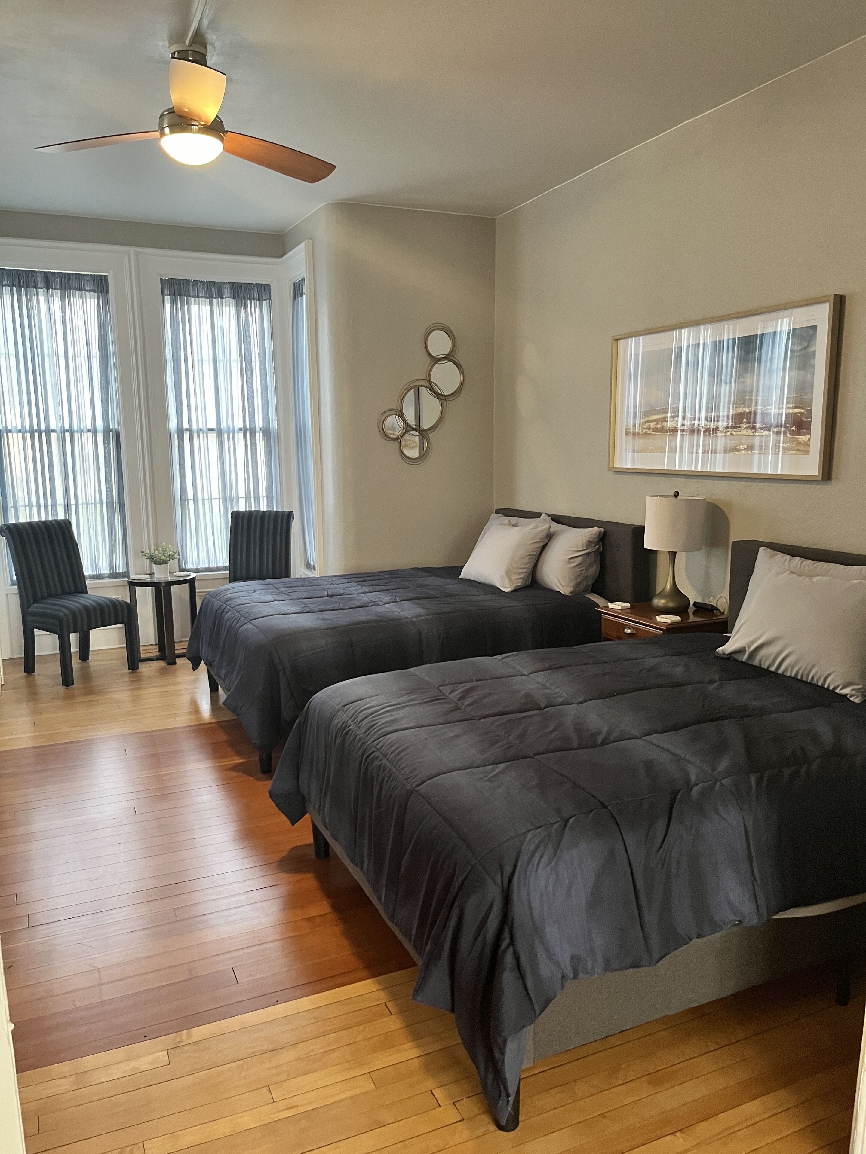 3 soverom, skrivebord, strykejern/-brett og wi-fi (inkludert)