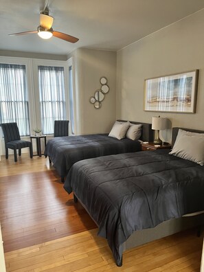 3 室のベッドルーム、デスク、アイロン / アイロン台、WiFi (無料)