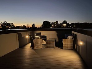 Terrace/patio - Perch - Urban Reflections 13: WS 97! Spacious 3BR/2BA w Space Needle view (Seattle)