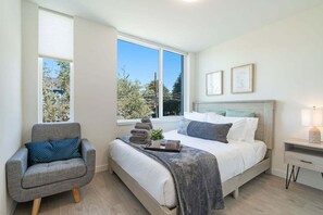 3 bedrooms, desk, iron/ironing board, free WiFi