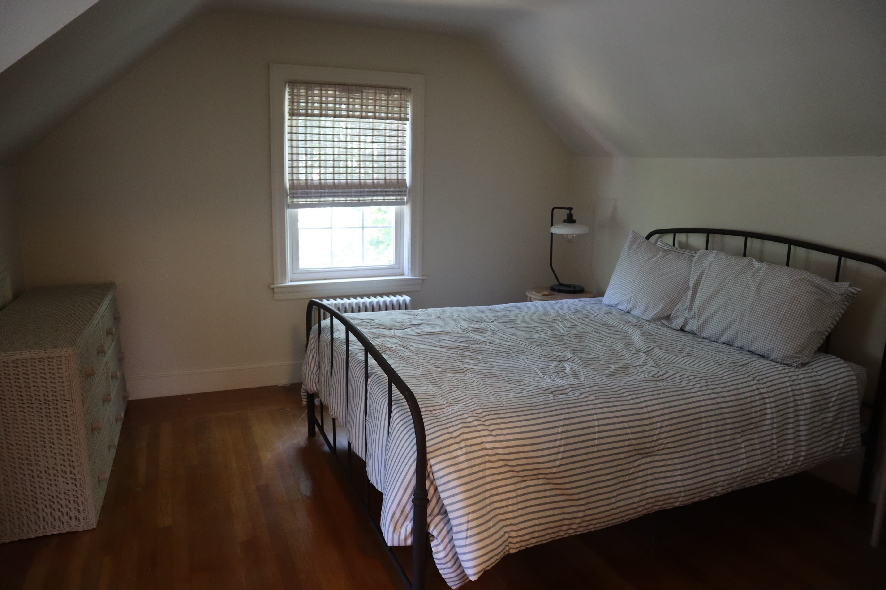 5 Min from Airport -10 Min from Providence! Cozy 2nd Floor Apartment