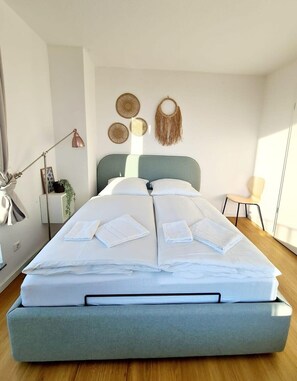 1 bedroom, iron/ironing board, WiFi, bed sheets - Urban Living - Top Floor Apartment (Hamburg)