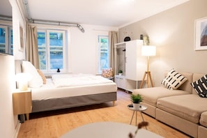 1 bedroom, iron/ironing board, WiFi, bed sheets - Hamburg City Apartment for 5 (Hamburg)