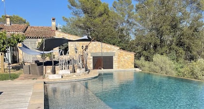 Quiet estate surrounded by vineyards and olive groves