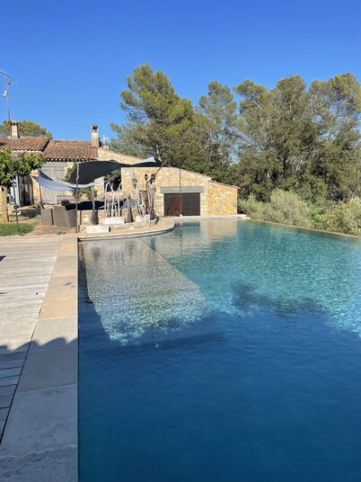 Quiet estate surrounded by vineyards and olive groves