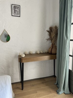 7 bedrooms, iron/ironing board, WiFi, bed sheets