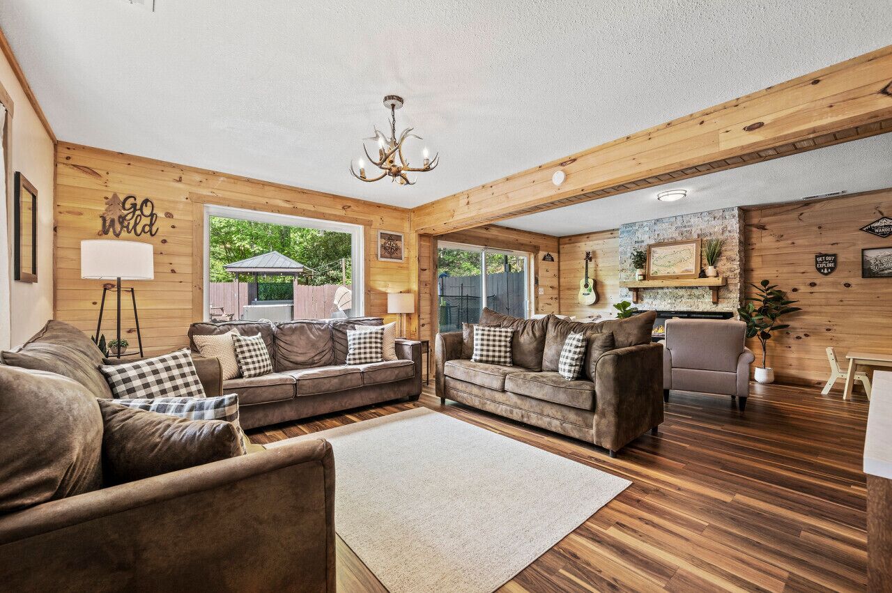 TV connectée, cheminée, console de jeux vidéo, lecteur de DVD