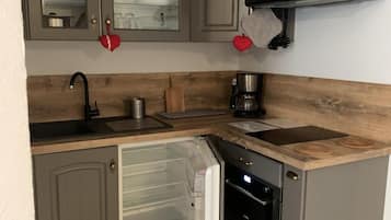 Refrigerador, microondas, horno y cafetera y tetera