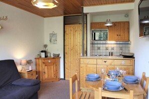 Enjoy a warm and inviting space with a dining area, comfortable seating, and a fully equipped kitchen.
