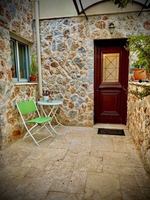 Exterior detail - Pool house (Πόρτο Ράφτη)