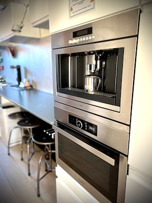 Deluxe Apartment | Private kitchen | Fridge, microwave, oven, stovetop - Agelandkaai.be (Ghent)